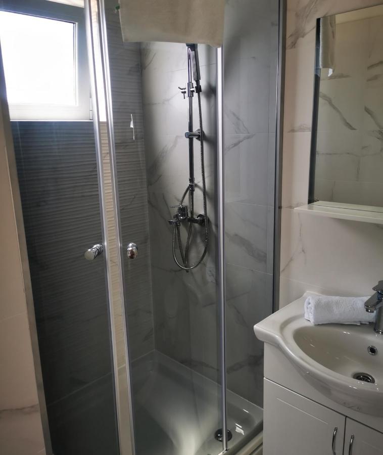 Apartmani "Ivan" Marina Exteriör bild