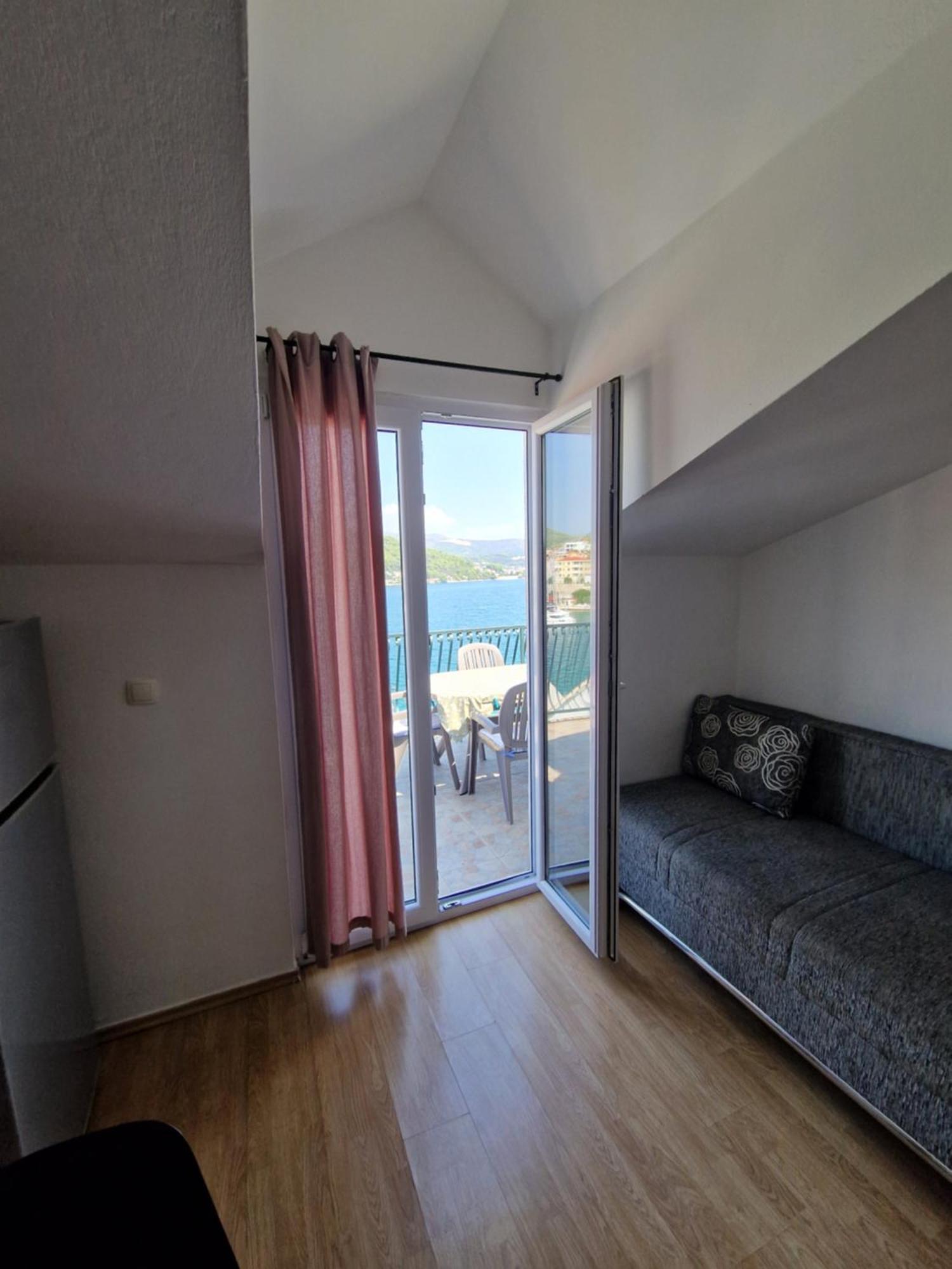 Apartmani "Ivan" Marina Exteriör bild