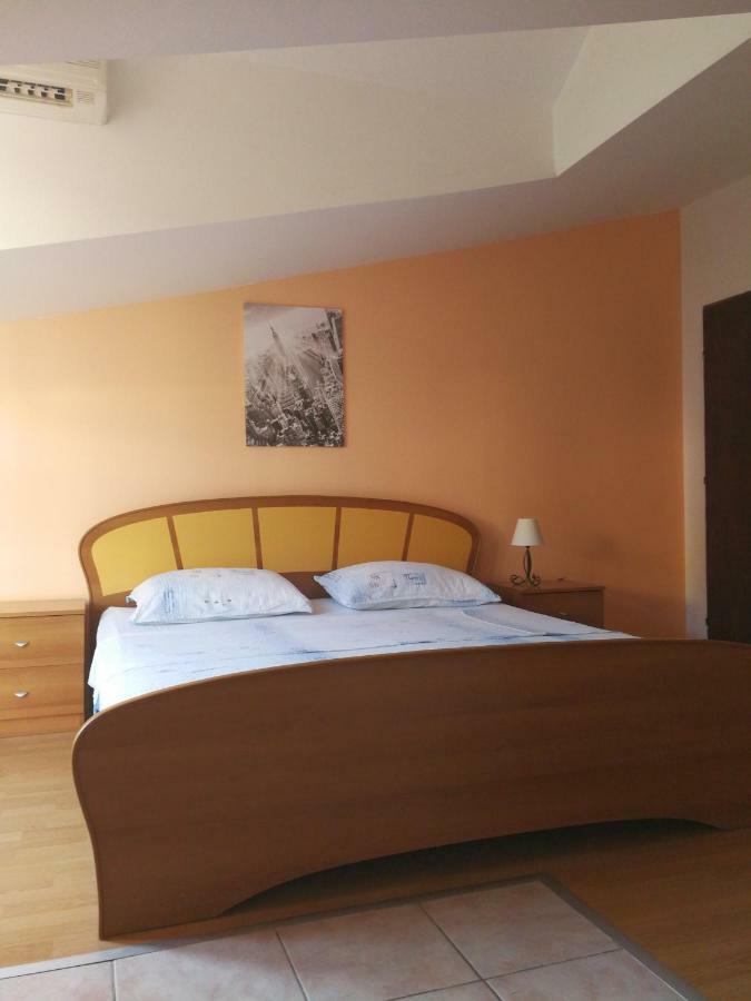 Apartmani "Ivan" Marina Exteriör bild