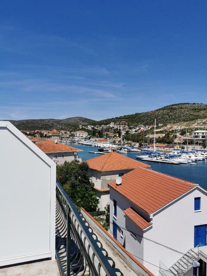 Apartmani "Ivan" Marina Exteriör bild